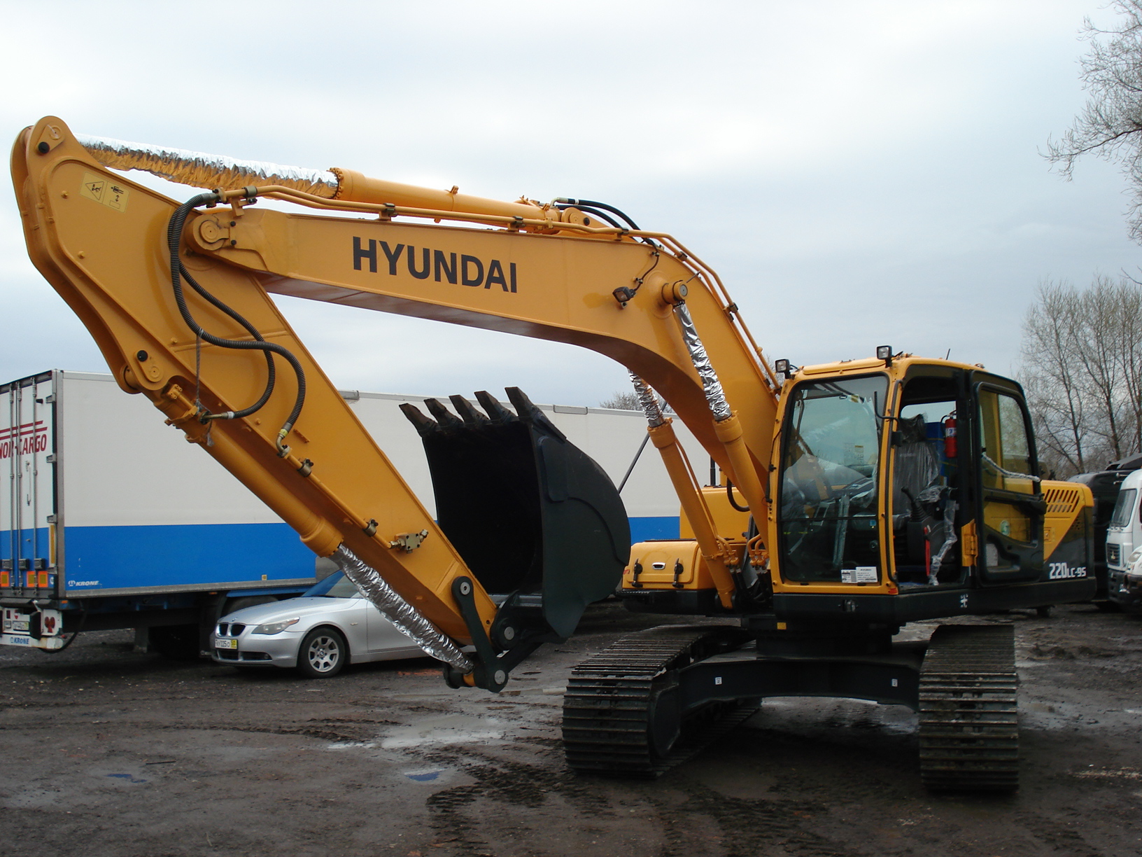 Экскаватор гусеничный HYUNDAI R220LC-9S (ковш 1,1 куб.м, гусениц 600 мм)  в городе Липецк, фото 1, Липецкая область