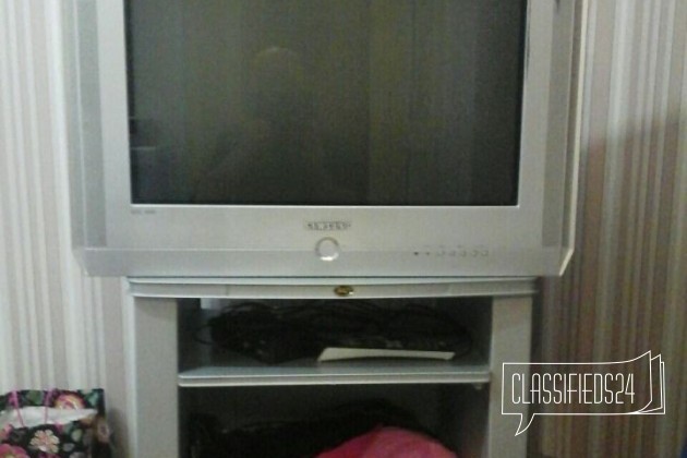 Телевизор и тумба в городе Краснодар, фото 1, телефон продавца: +7 (918) 426-03-53