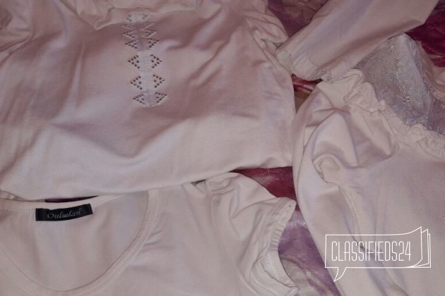 Блузки, футбулки, водолазки белые в городе Кимры, фото 2, стоимость: 2 000 руб.