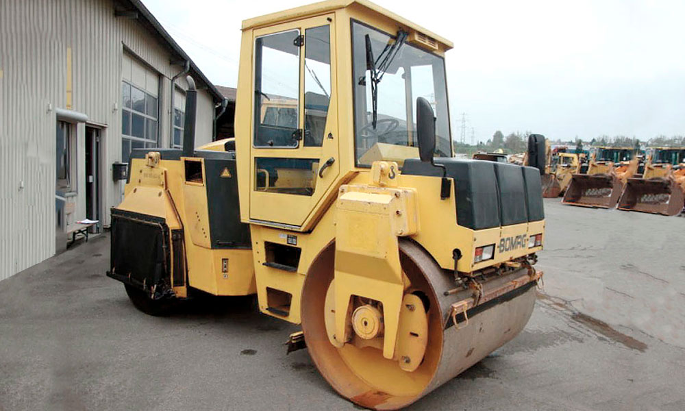 Каток асфальтовый BOMAG BW 151 АС-2 в городе Москва, фото 1, телефон продавца: +7 (903) 269-00-60