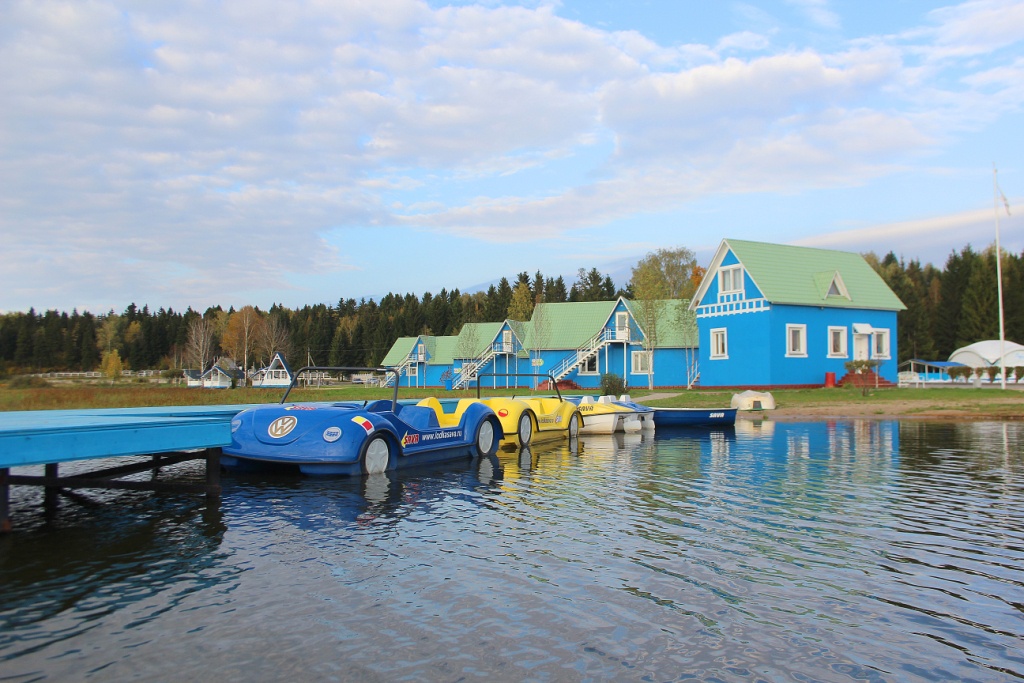 Продажа базы отдыха на берегу Торбеевского Озера в городе Сергиев Посад, фото 1, Московская область