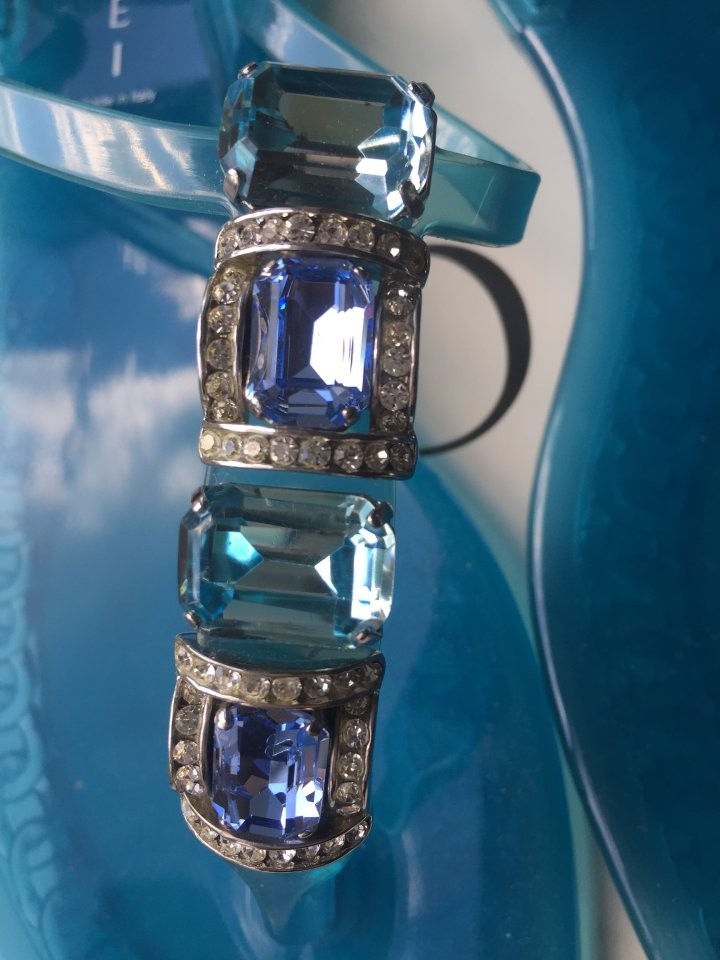 Сланцы сандалии новые casadei италия 39 размер голубые силикон стразы сваровски кристаллы swarovski в городе Москва, фото 3, стоимость: 35 500 руб.
