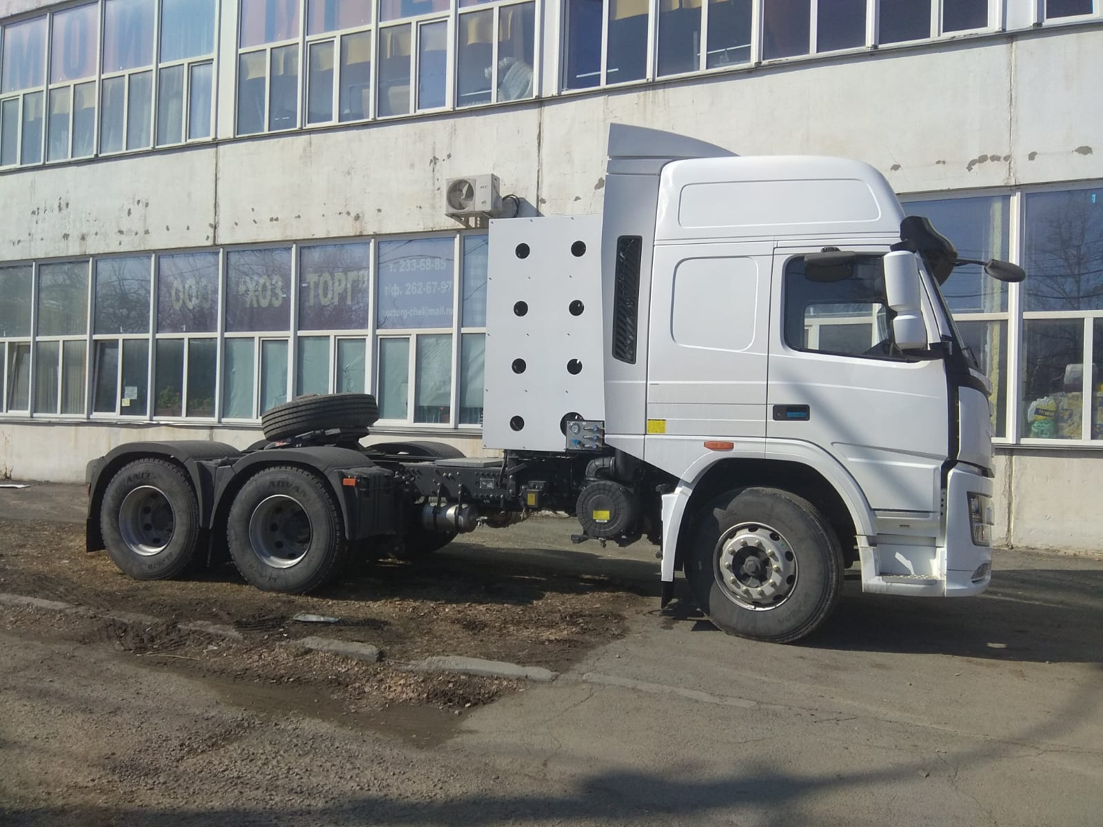 Газовый тягач DAYUN CGC4250, CNG, 6х4, Euro V, подвеска пневмо, МКПП с ретардером в городе Челябинск, фото 2, телефон продавца: +7 (908) 584-00-55