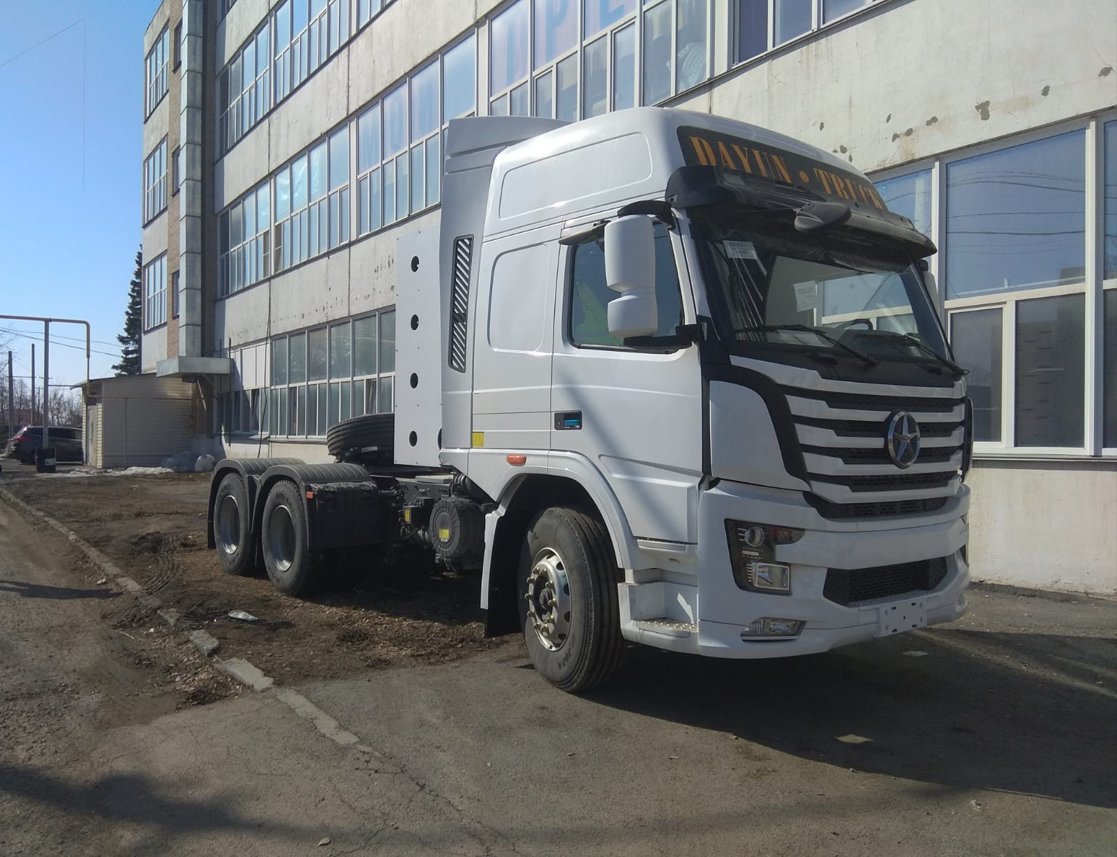 Газовый тягач DAYUN CGC4250, CNG, 6х4, Euro V, подвеска пневмо, МКПП с ретардером в городе Челябинск, фото 1, Челябинская область