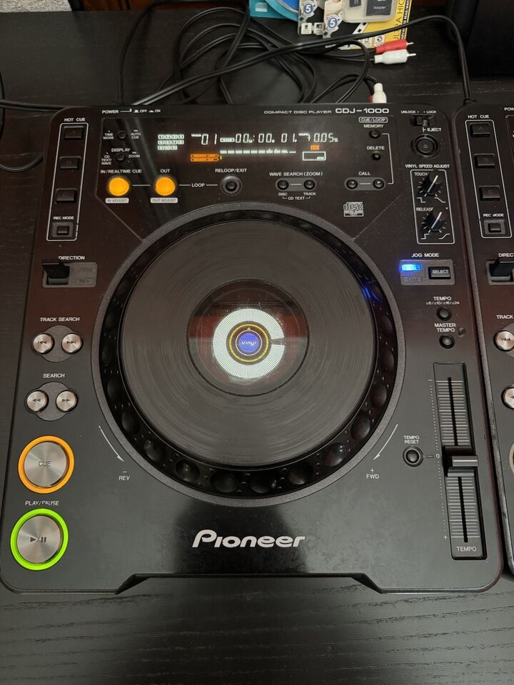 Цифровая CD-дека Pioneer CDJ-1000MK2 в футляре в городе Москва, фото 1, телефон продавца: +7 (087) 656-65-66