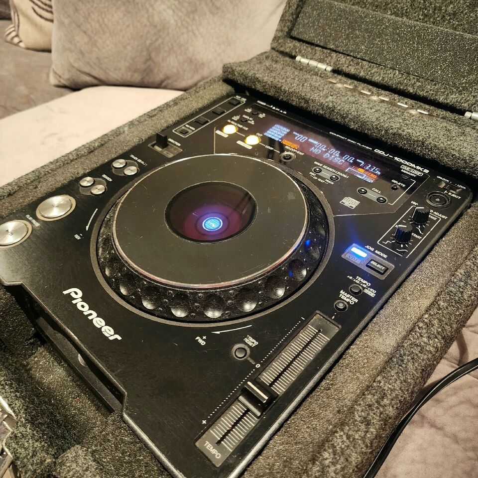 Цифровая CD-дека Pioneer CDJ-1000MK2 в футляре в городе Москва, фото 3, Комбоусилители