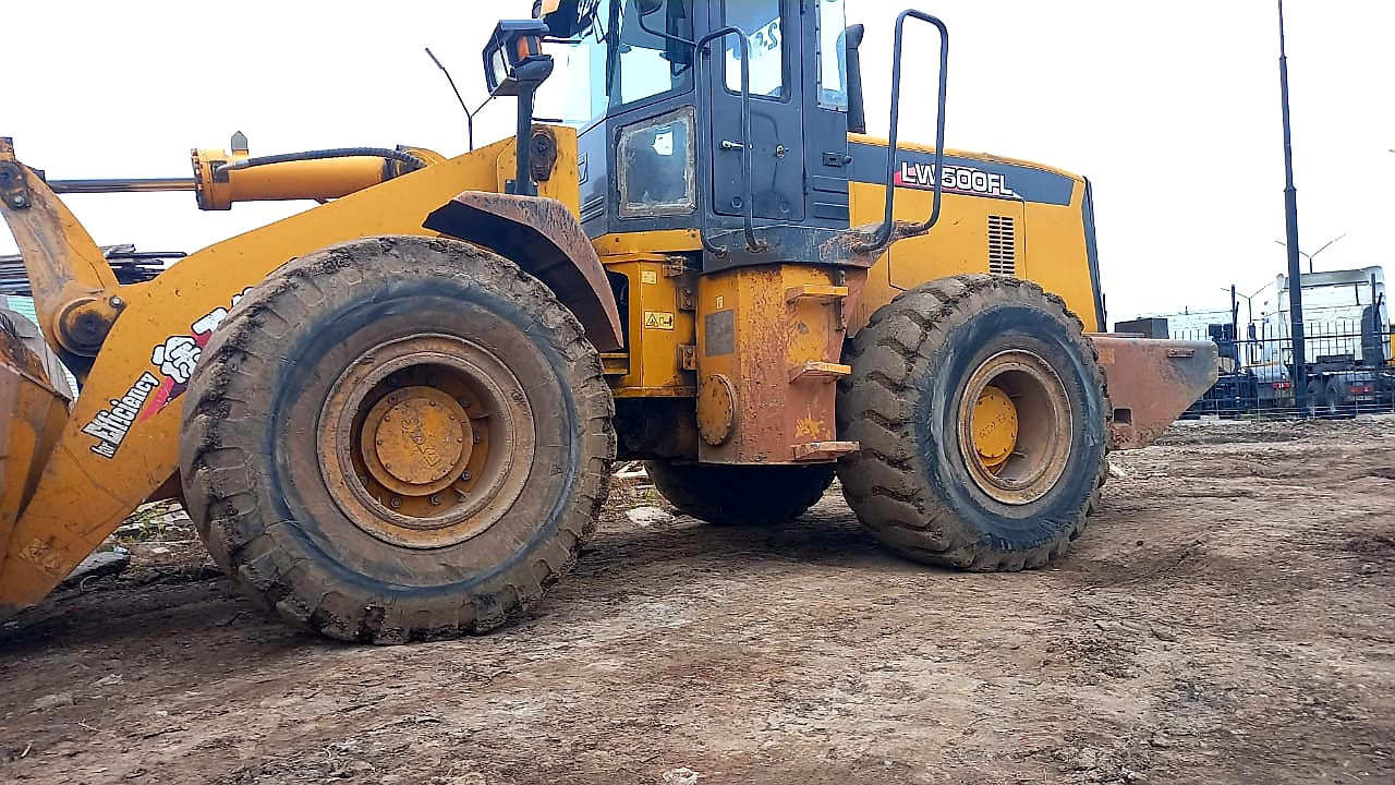 Водитель фронтального погрузчика CAT-992К в городе Айхал, фото 1, Саха (Якутия)